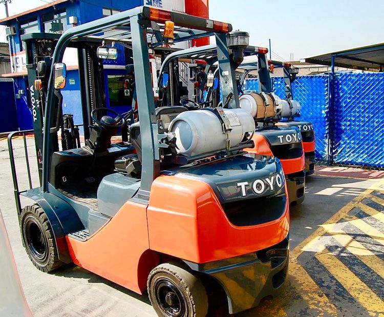 Flotilla de montacargas Toyota para renta